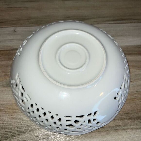 Lattice Fine Porcelain Cut Work Bowl Gold Trim Floral 71/2” X 13/4” Serving Dish - Picture 5 of 8